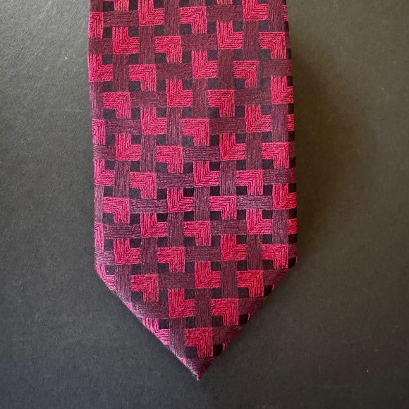 Kenneth Cole New York Mens Neck Tie 100% Silk Hand Made Red Geometric - Picture 4 of 4